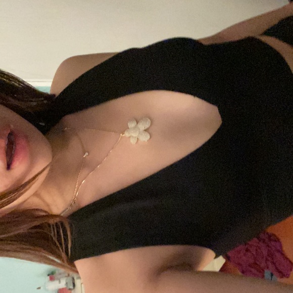 Wilfred free v neck black low cut top - Picture 3 of 3